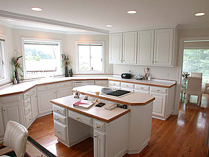 an awesome picture of a nice kitchen
